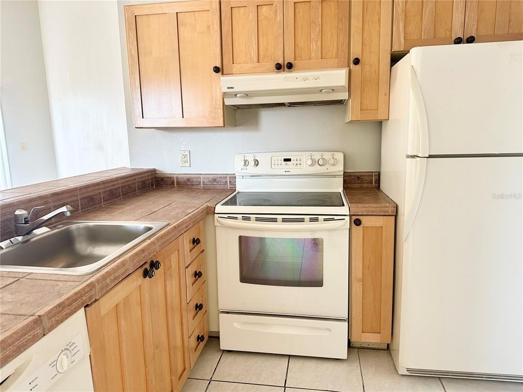 2524 Woodgate Boulevard - Photo 3
