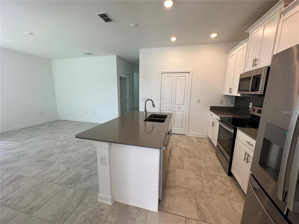 3037 Ella Way - Photo 6