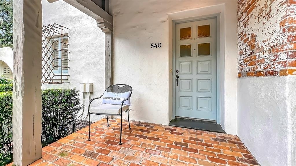 544 N Knowles Avenue - Photo 2