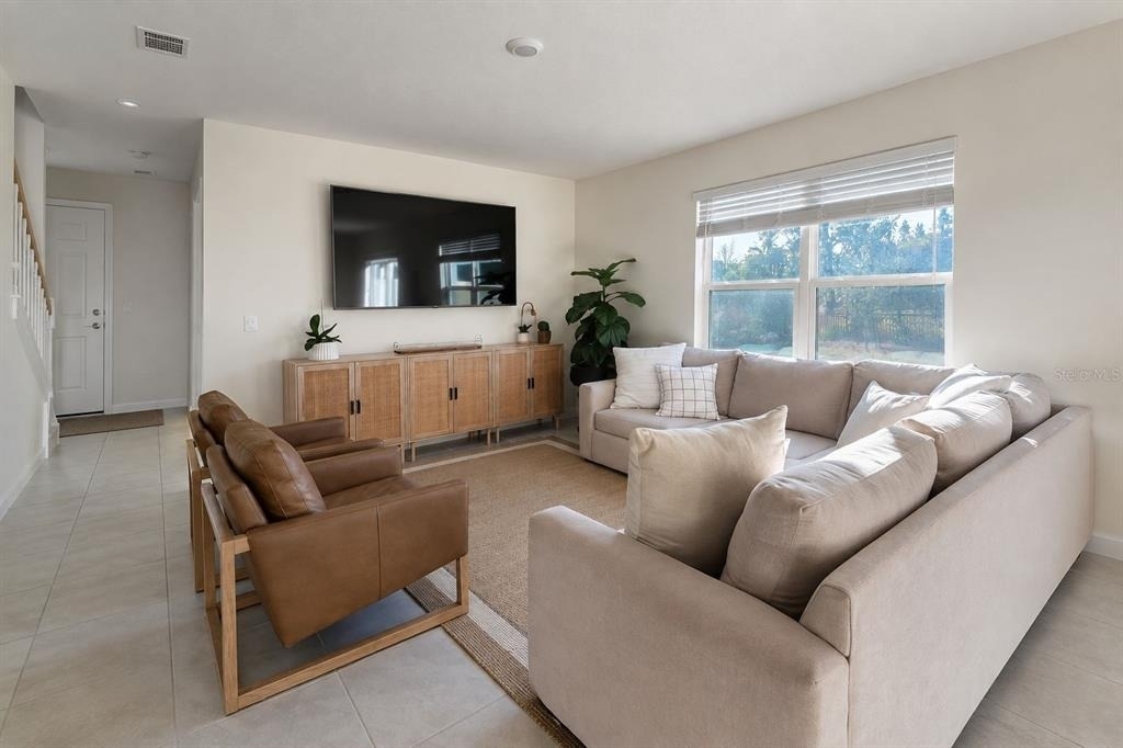 654 Park Place Blvd - Photo 4