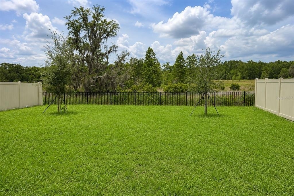 654 Park Place Blvd - Photo 2