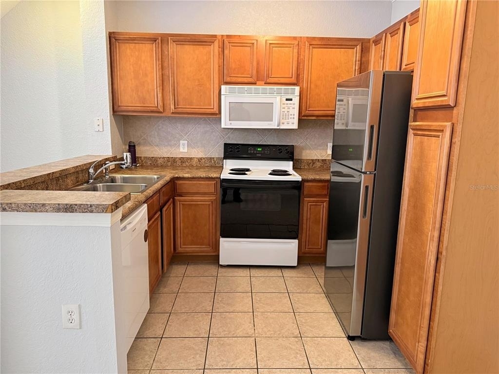 6131 Metrowest Boulevard - Photo 5