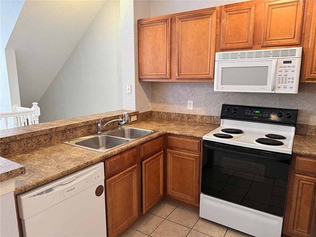 6131 Metrowest Boulevard - Photo 7