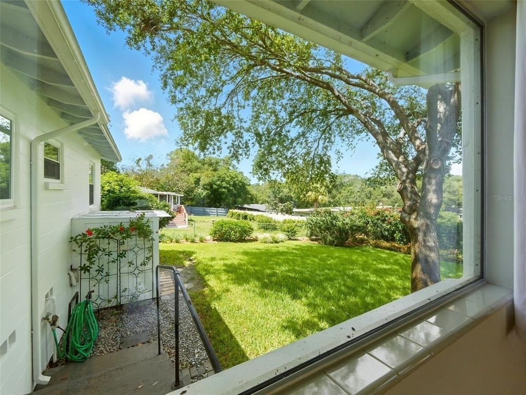 1426 Crestview Drive - Photo 7