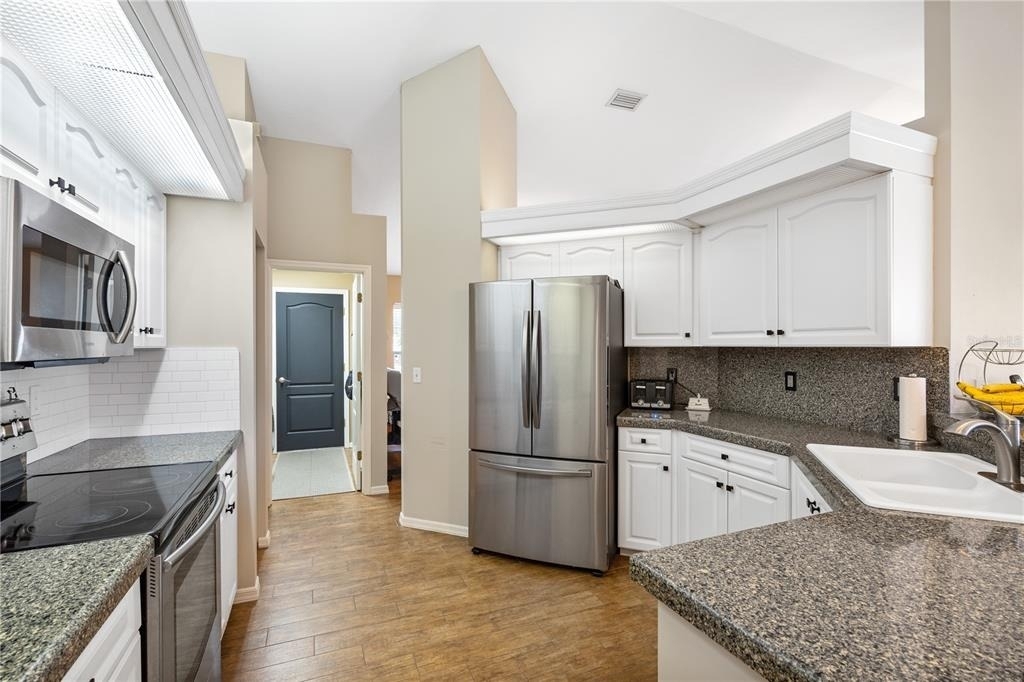 5828 Sandy Pointe Drive - Photo 7