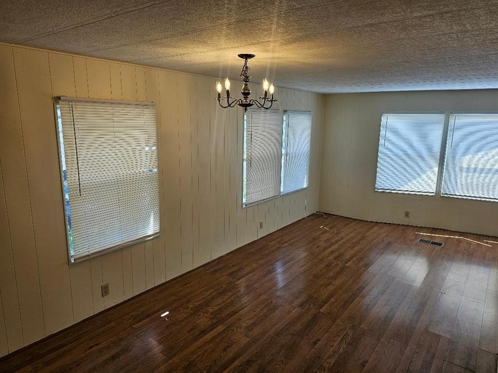 711 51st Avenue Plaza W - Photo 3