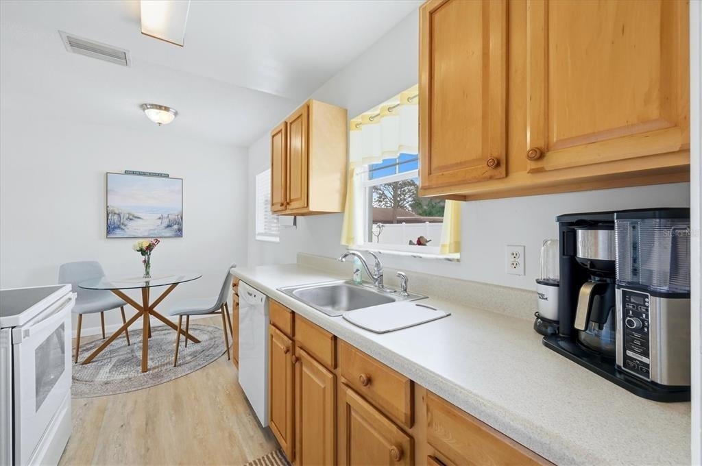 723 S Brink Avenue - Photo 10