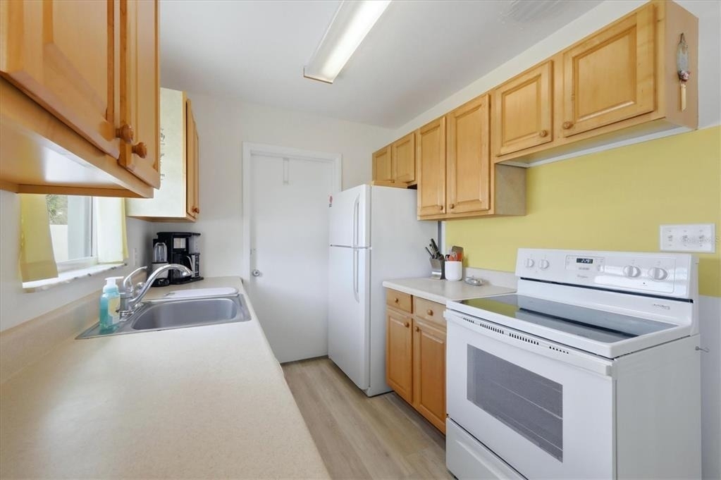 723 S Brink Avenue - Photo 9
