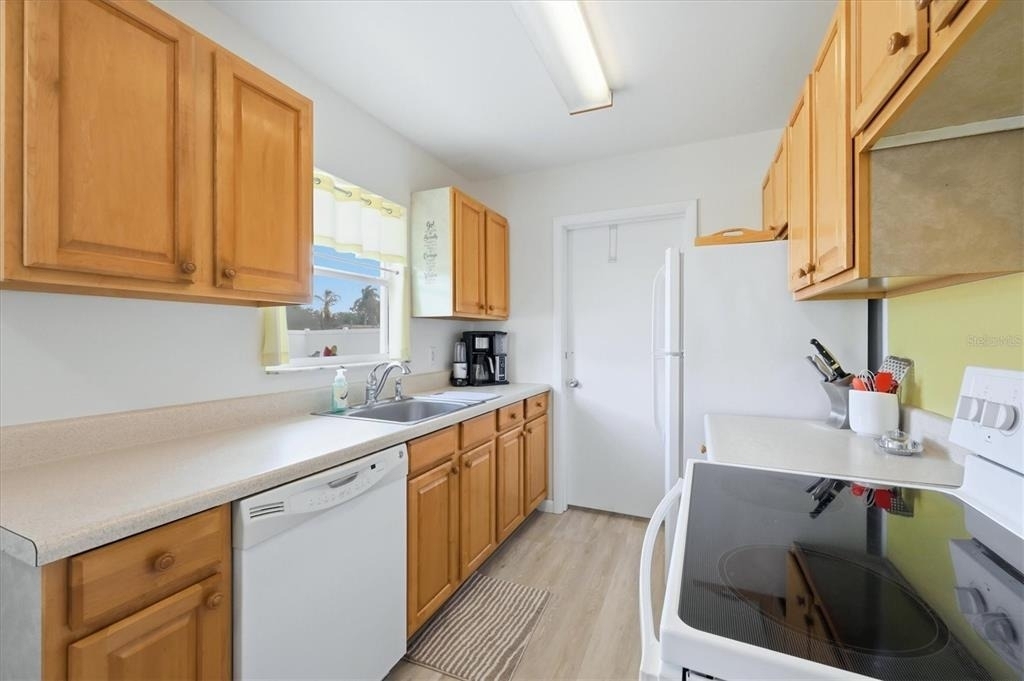 723 S Brink Avenue - Photo 8