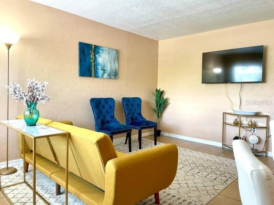 2050 Arlington St - Photo 3