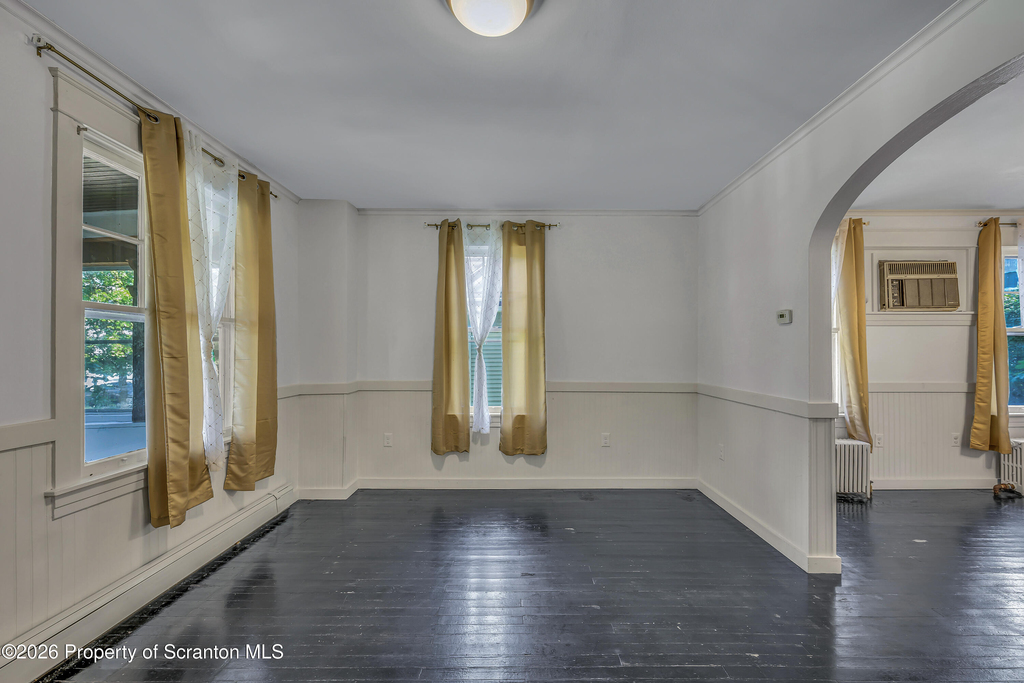 105 Spring Street W - Photo 1