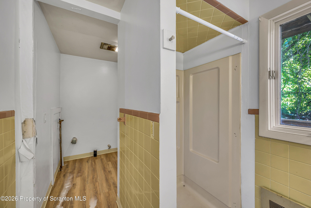 105 Spring Street W - Photo 17