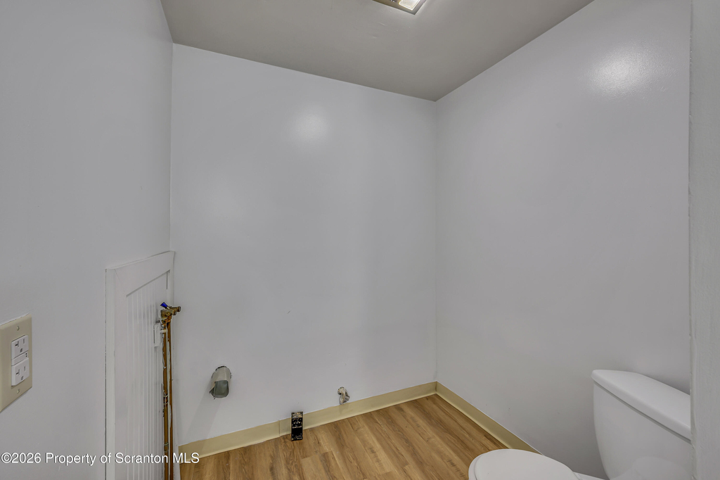 105 Spring Street W - Photo 16