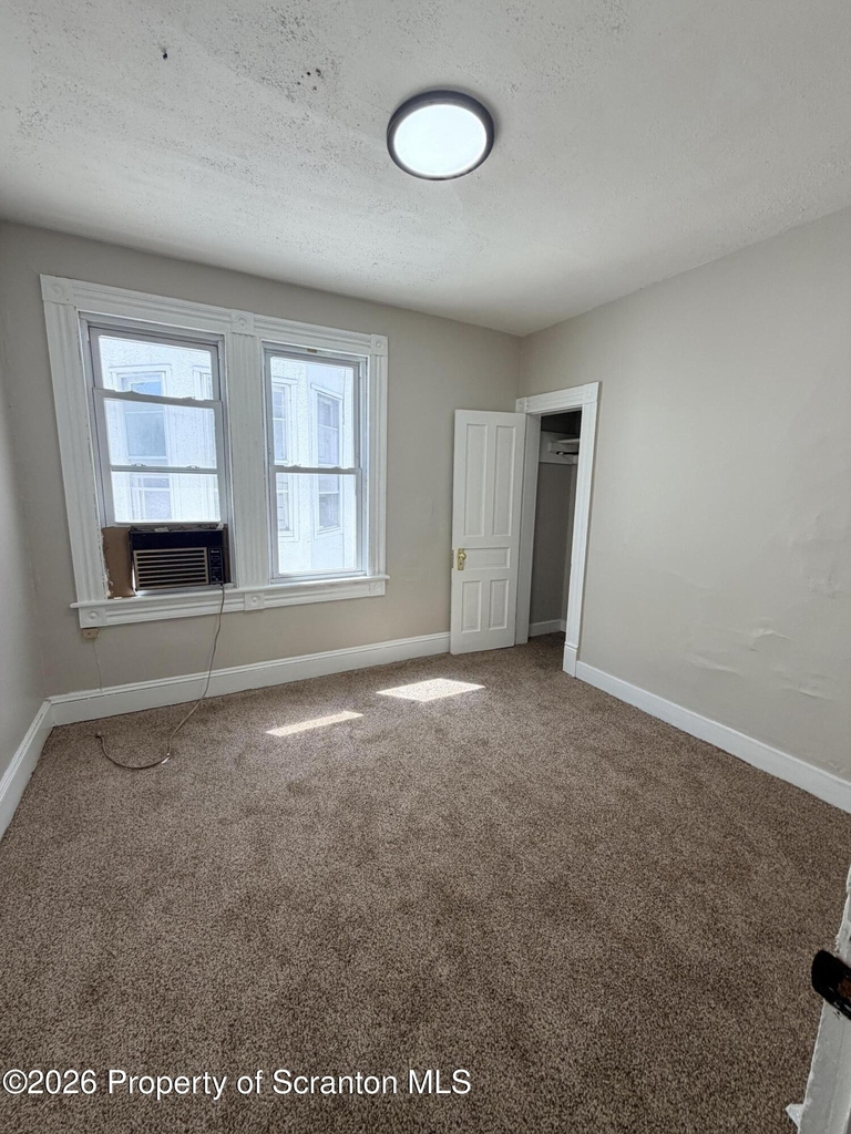 626 N Main Avenue - Photo 3