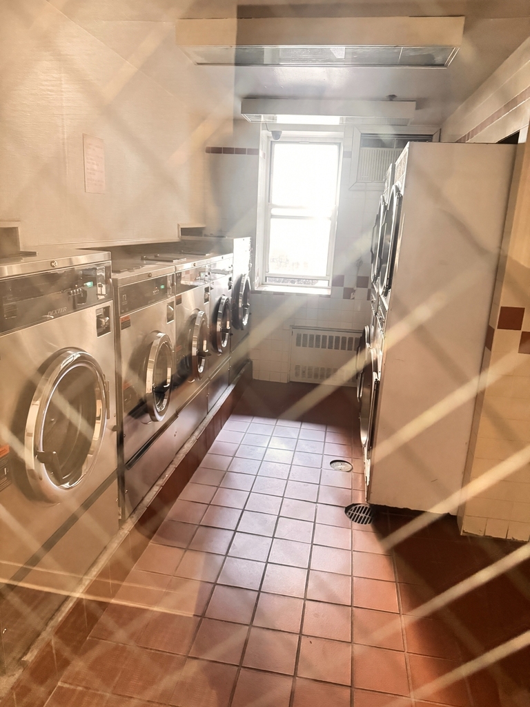 83-33 118th Street - Photo 2