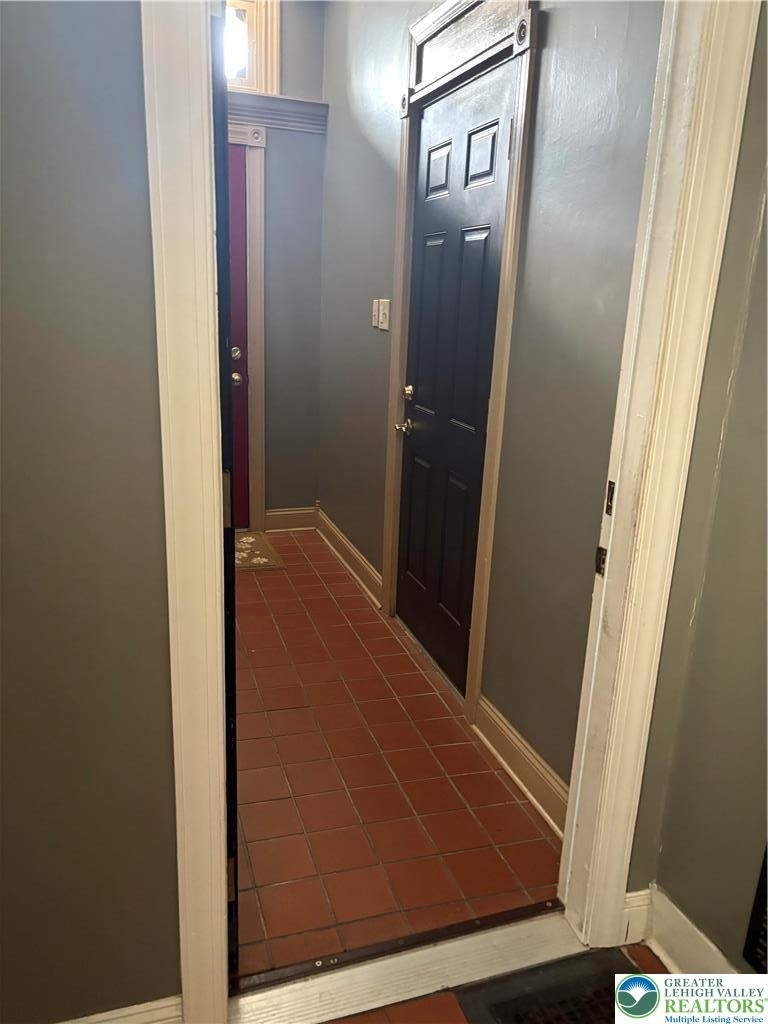 21 E North Street - Photo 2