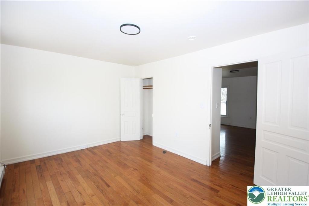 320 N Law Street - Photo 2