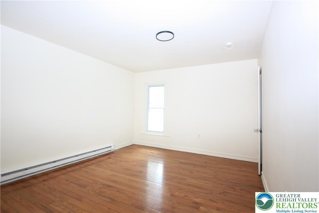 320 N Law Street - Photo 3