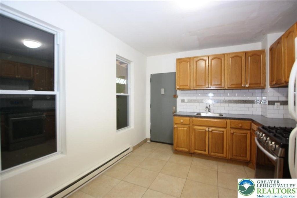 320 N Law Street - Photo 8
