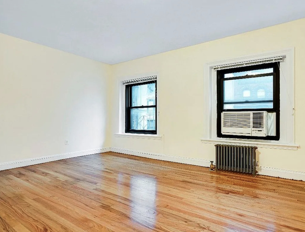  East 24th Street - Photo 1