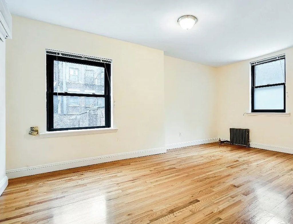  East 24th Street - Photo 3