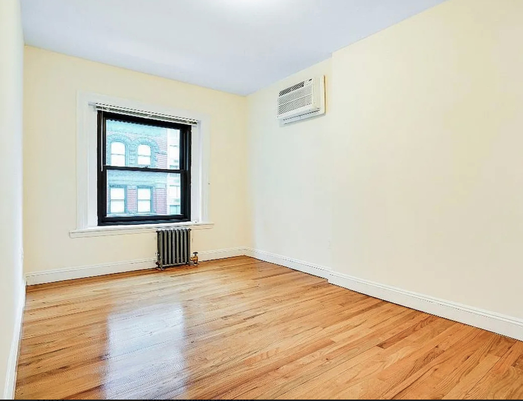  East 24th Street - Photo 4