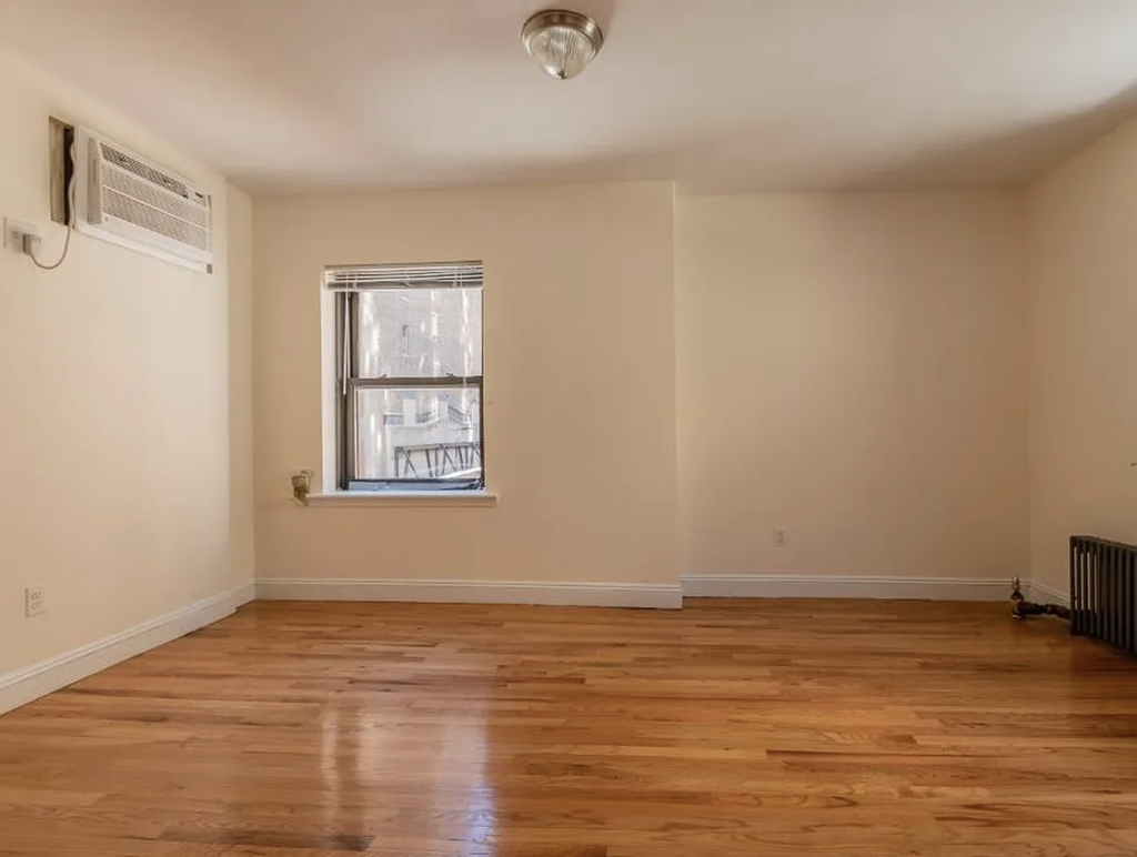  East 24th Street - Photo 8