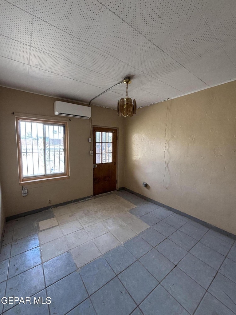 4000 1/2 Sacramento Avenue - Photo 2