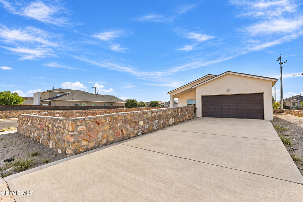2100 Tim Foster Street - Photo 3