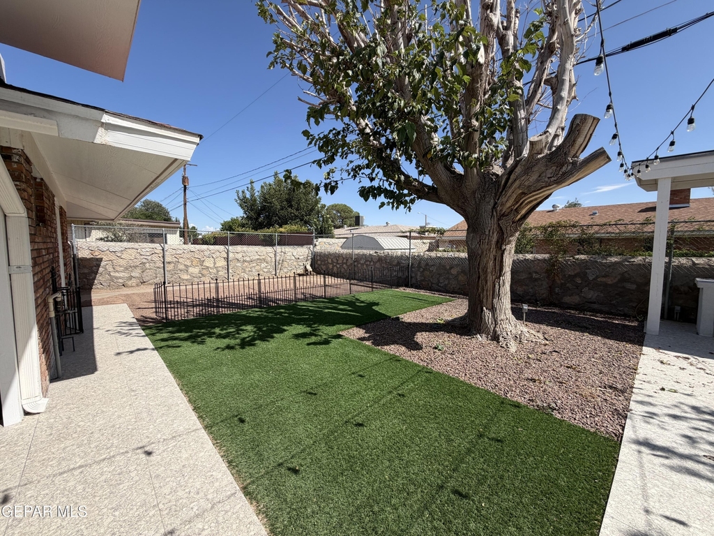 8500 Edgemere Boulevard - Photo 16