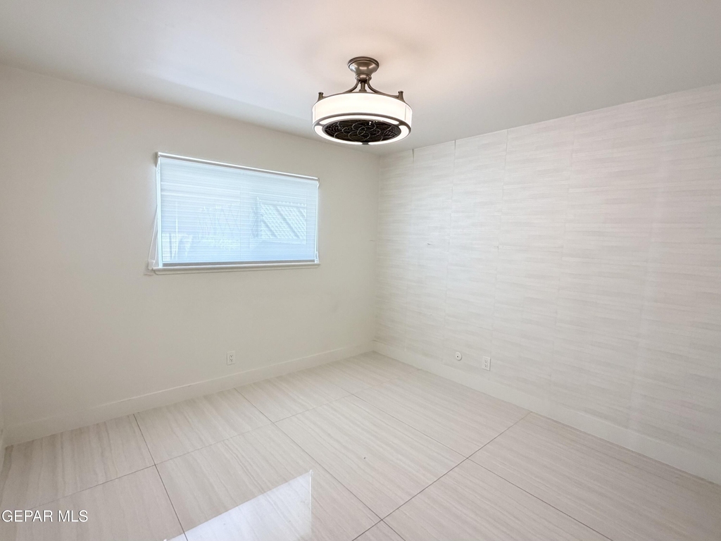 8500 Edgemere Boulevard - Photo 13