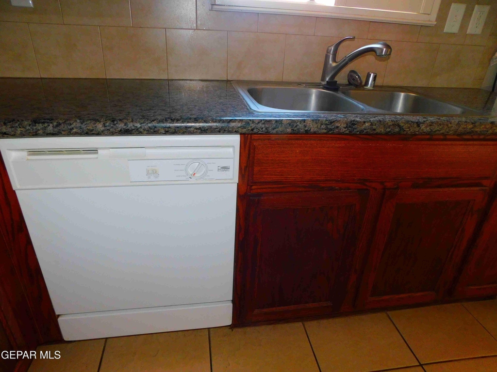10021 Railroad Drive - Photo 16
