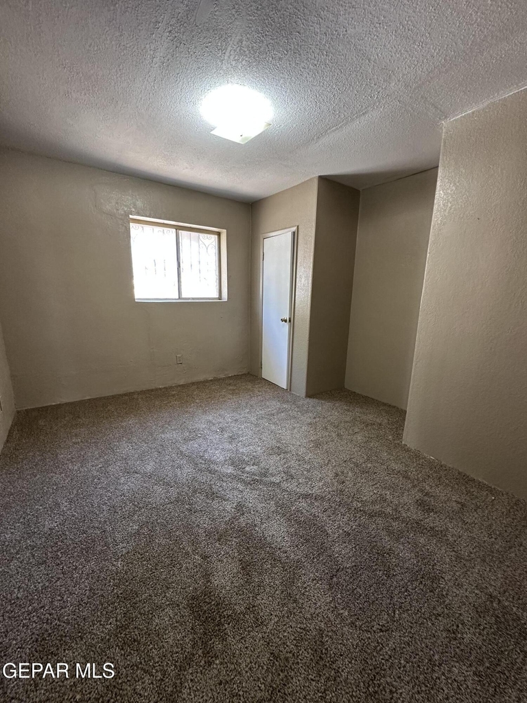 8920 Kenneth Street - Photo 10