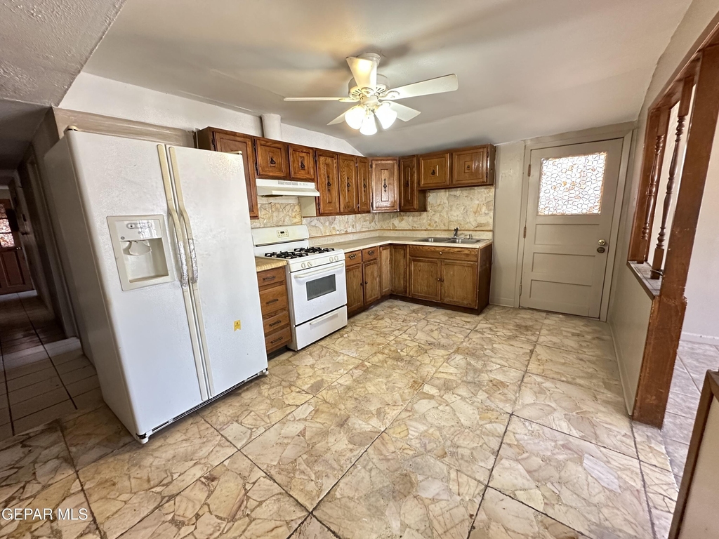 8920 Kenneth Street - Photo 4
