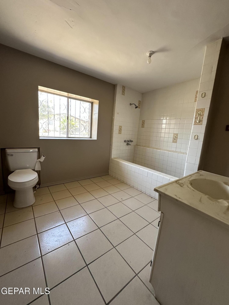 8920 Kenneth Street - Photo 11