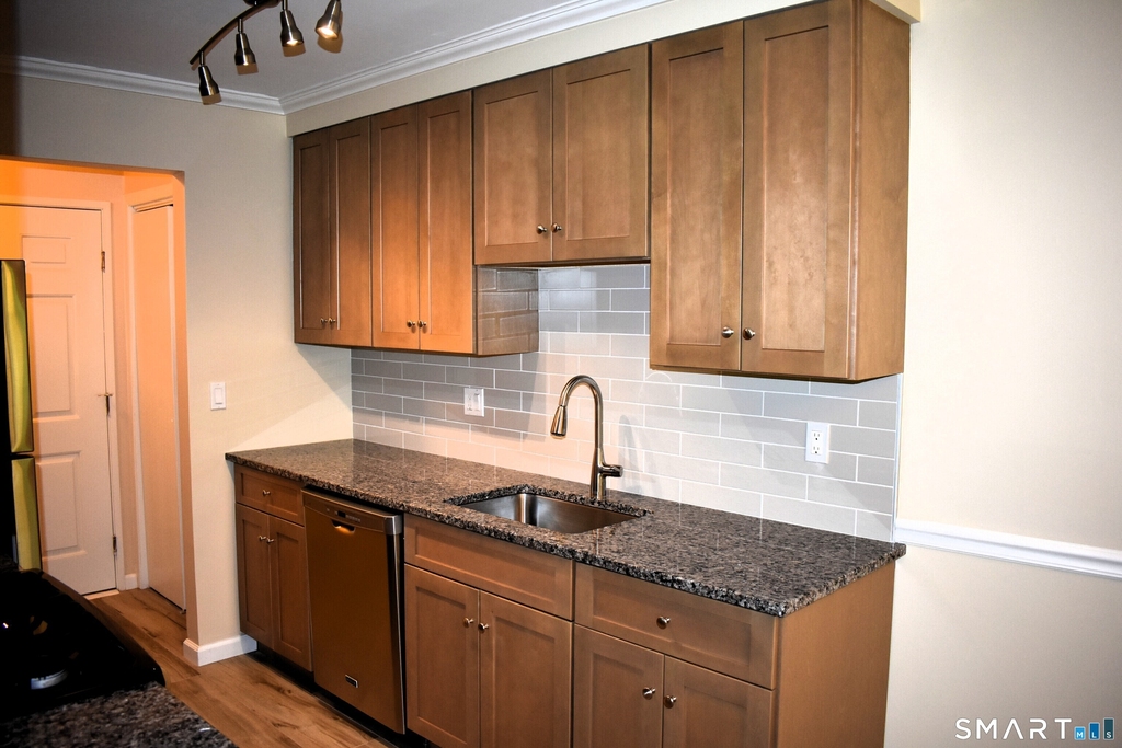 24 Teresa Place - Photo 2