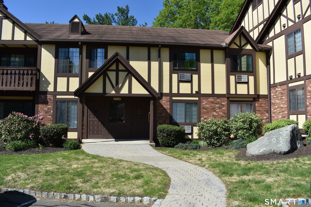 24 Teresa Place - Photo 0