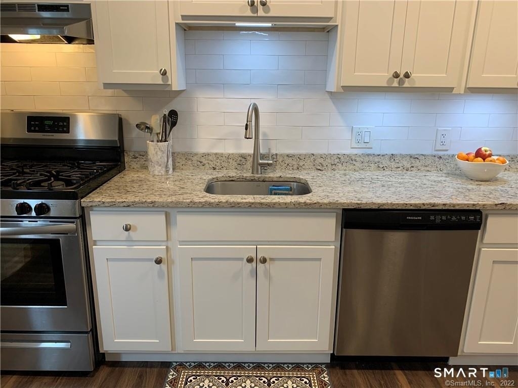 168c Greenwood Avenue - Photo 2