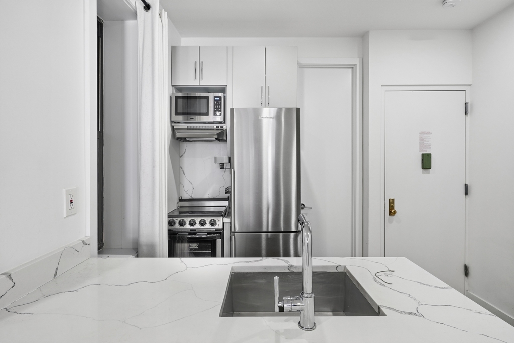 212 Lafayette Street - Photo 4