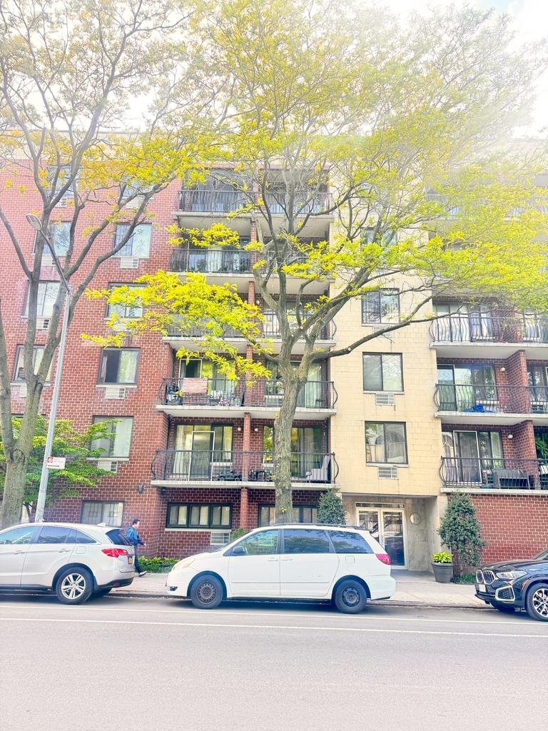 32-08 Union Street - Photo 0