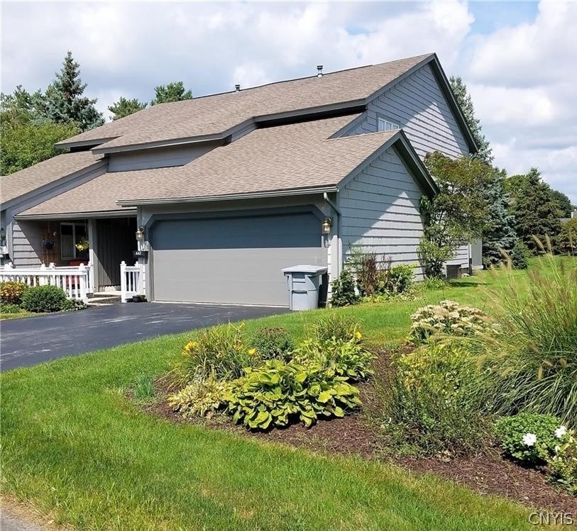 447 Summerhaven Drive N - Photo 0