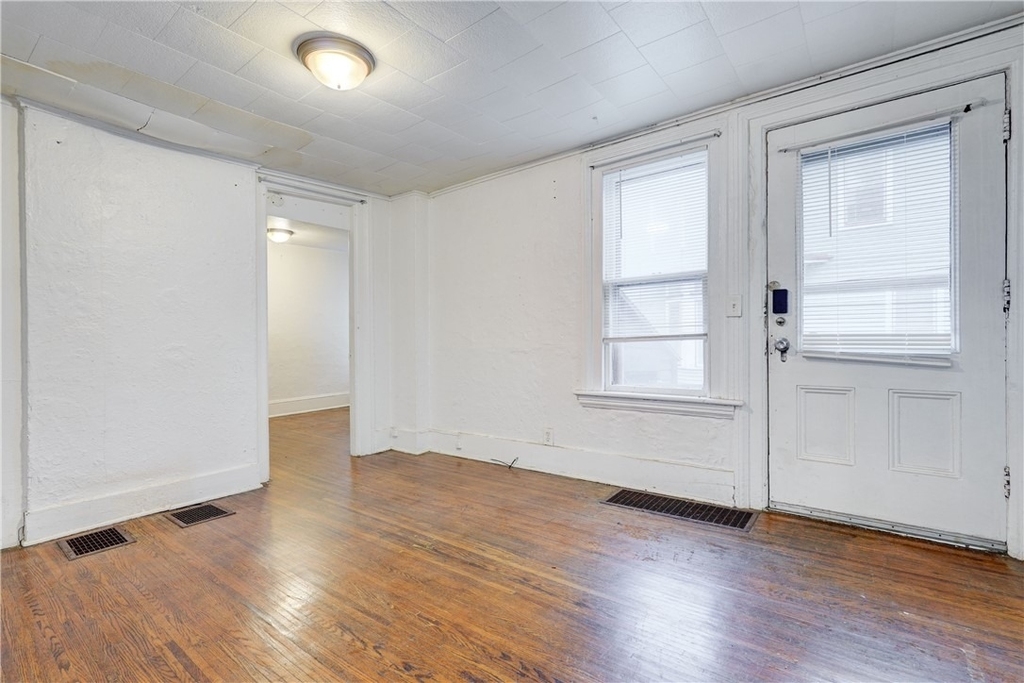 8 Rowley Street - Photo 5