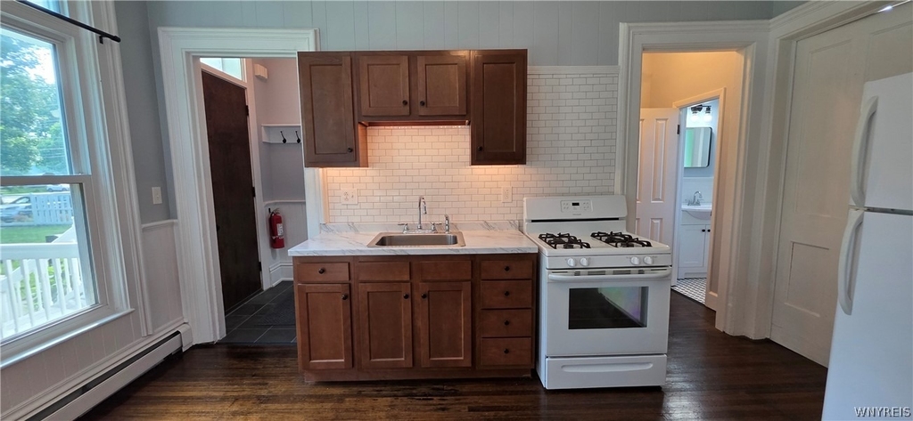 13068 Main St- Rear Unit - Photo 11