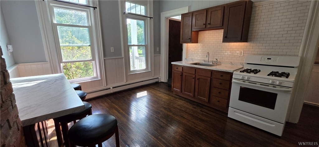 13068 Main St- Rear Unit - Photo 10