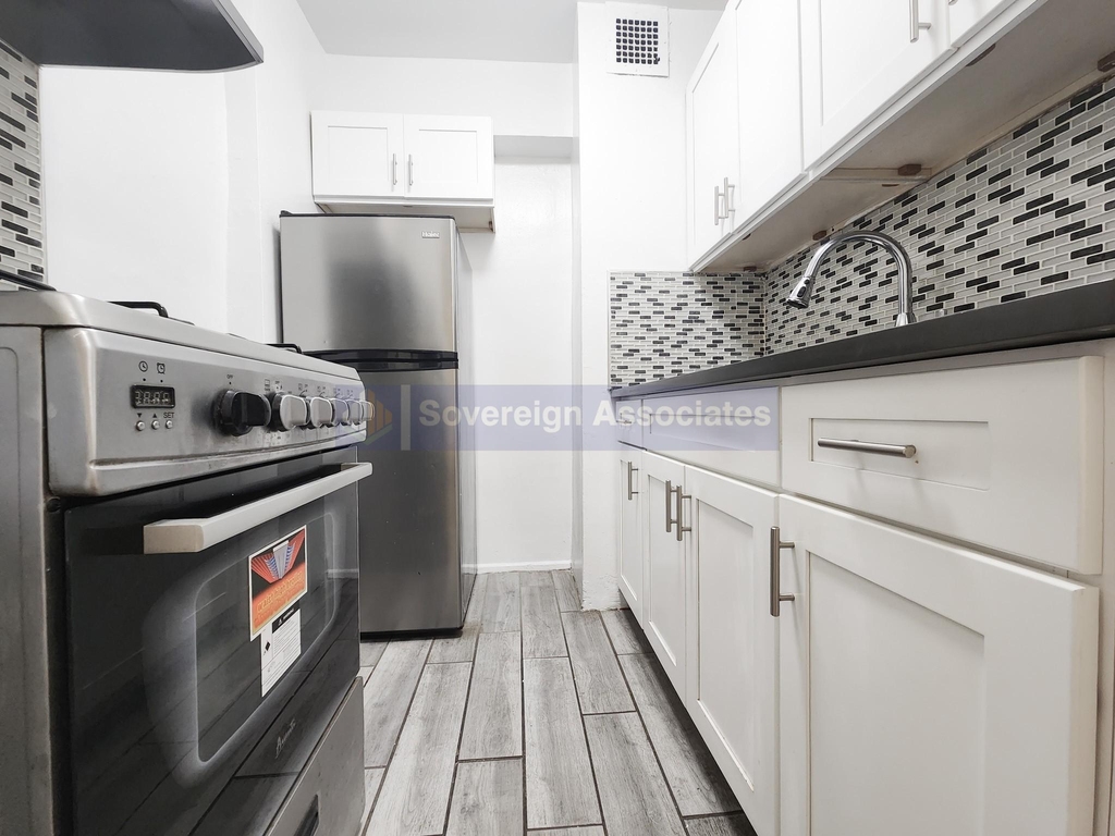 6645 Broadway - Photo 2
