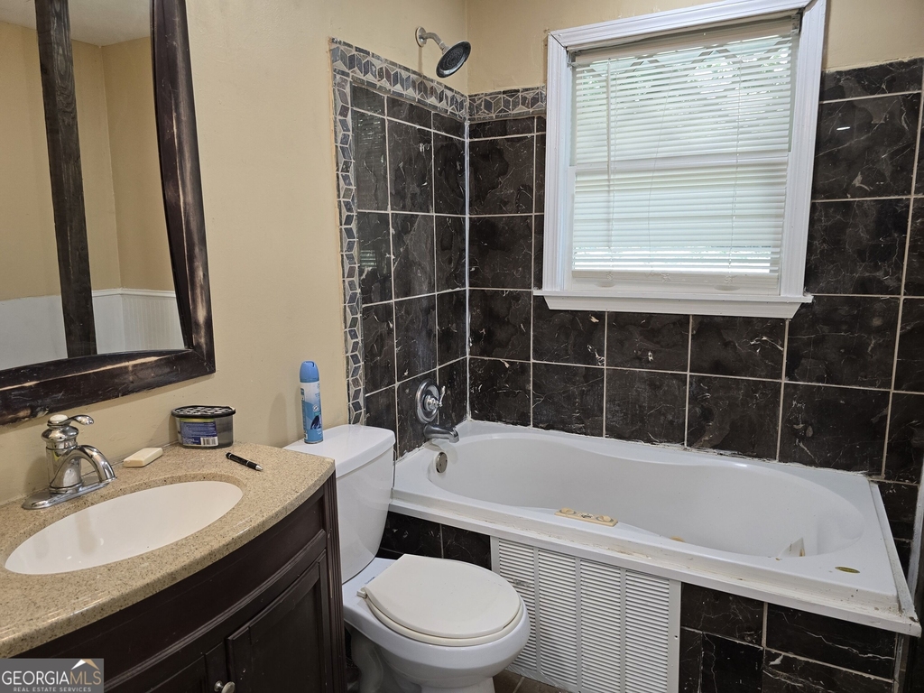 3220 Memorial Drive - Photo 5