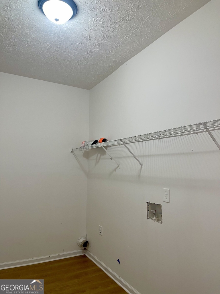 8262 Parkwood Place - Photo 14