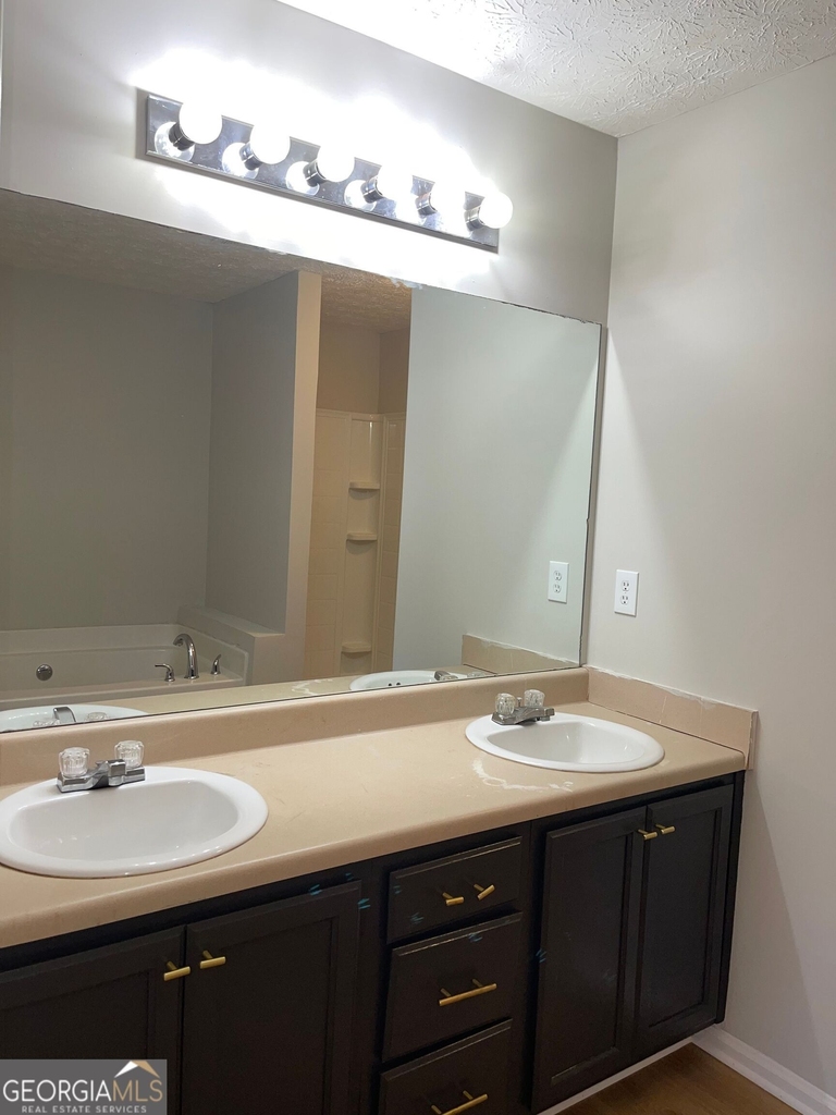 8262 Parkwood Place - Photo 7