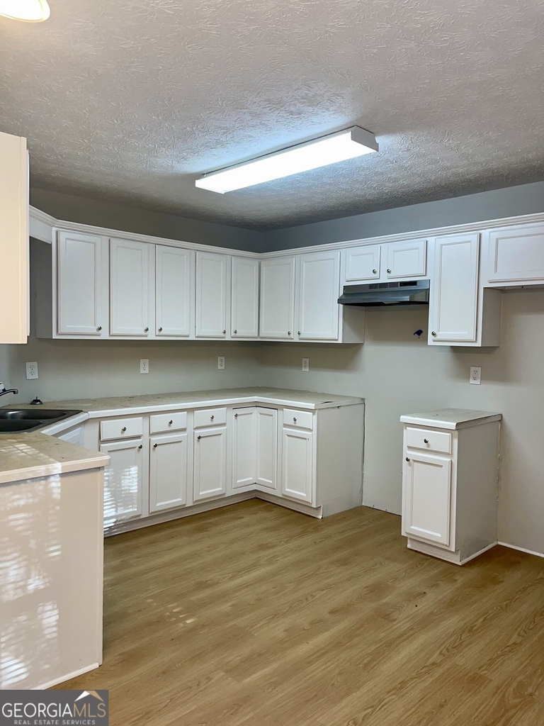 8262 Parkwood Place - Photo 3