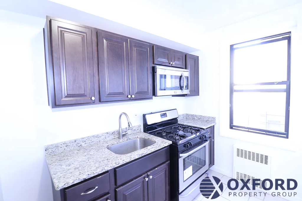 34-15 Parsons Boulevard - Photo 7